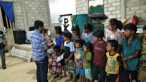 Pembagian Komik Alkitab Untuk anak Sekolah Minggu