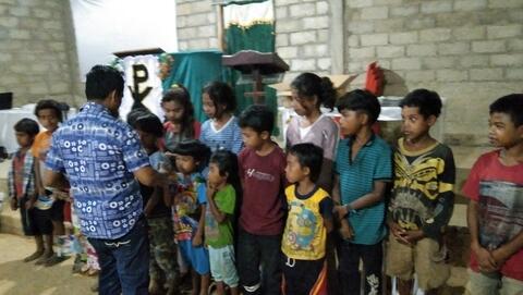 Pembagian Komik Alkitab Untuk anak Sekolah Minggu