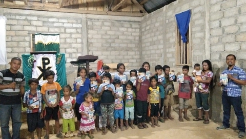 Pembagian Komik Alkitab Untuk anak Sekolah Minggu