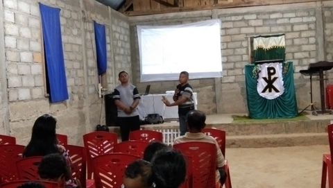 Pemberian Alkitab Komik kepada Pemimpin Gereja GPID Wugaga