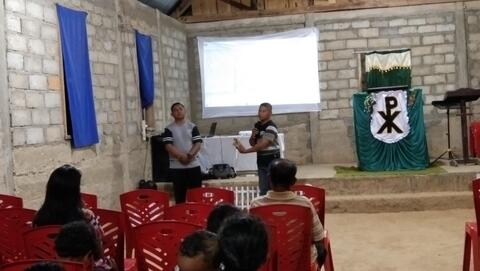 Pemberian Alkitab Komik kepada Pemimpin Gereja GPID Wugaga