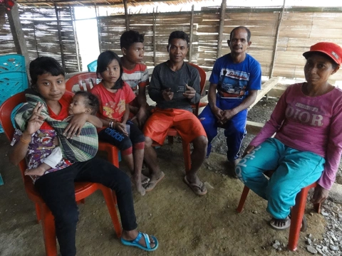 Pembagian Mega Voice di dusun Kalaka Desa Lemosiranindi-Desember 2017