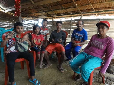 Pembagian Mega Voice di dusun Kalaka Desa Lemosiranindi-Desember 2017