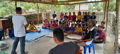 Ibadah singkat sebelum menonton Film Yesus