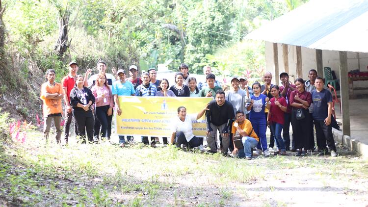 Pelatihan Penciptaan Lagu Ethnik Rohani ke-2 di desa Uwemanje