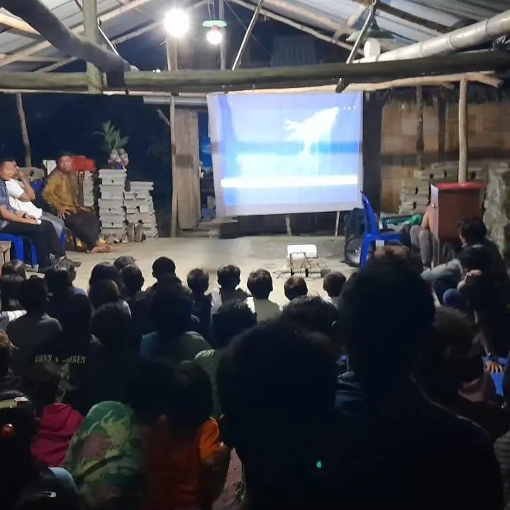 Nonton Film Yesus Bahasa Da'a di desa Palintuma