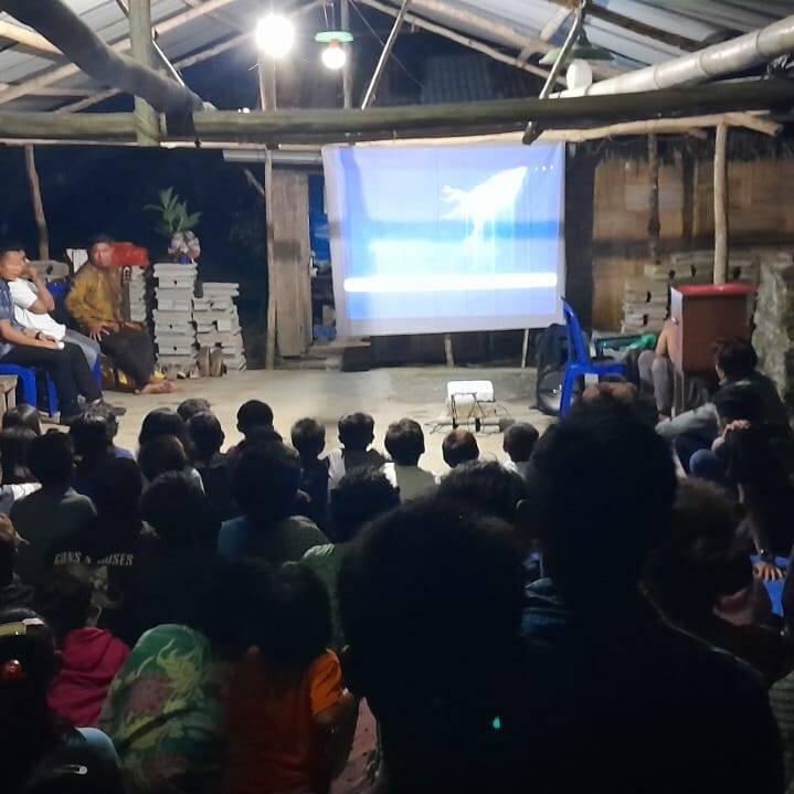 Nonton Film Yesus Bahasa Da'a di desa Palintuma